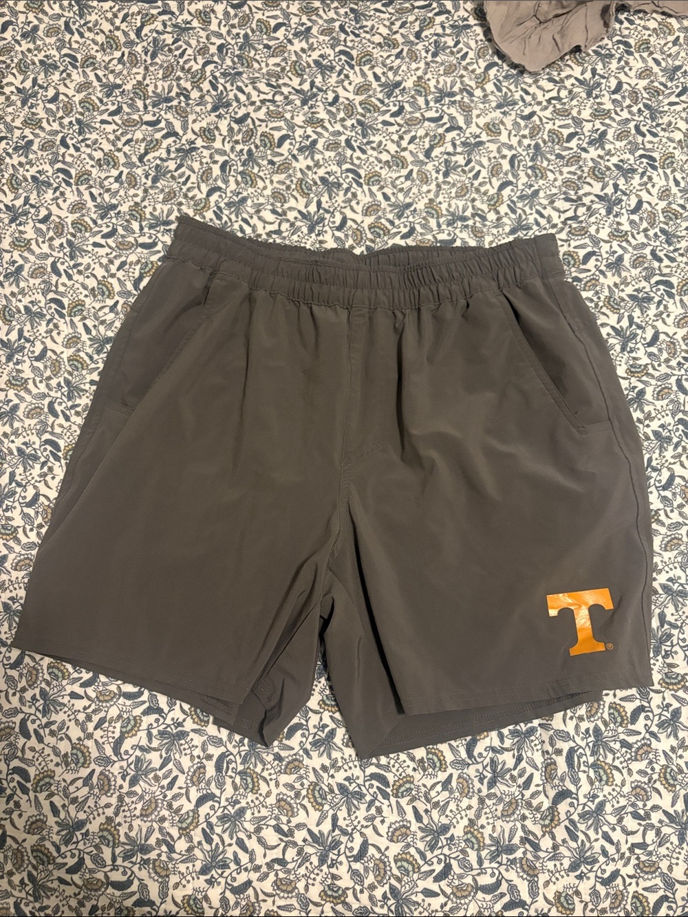 Columbia PFG Gray Athletic Shorts Tennessee Volunteers Mens Large 6 inch length
